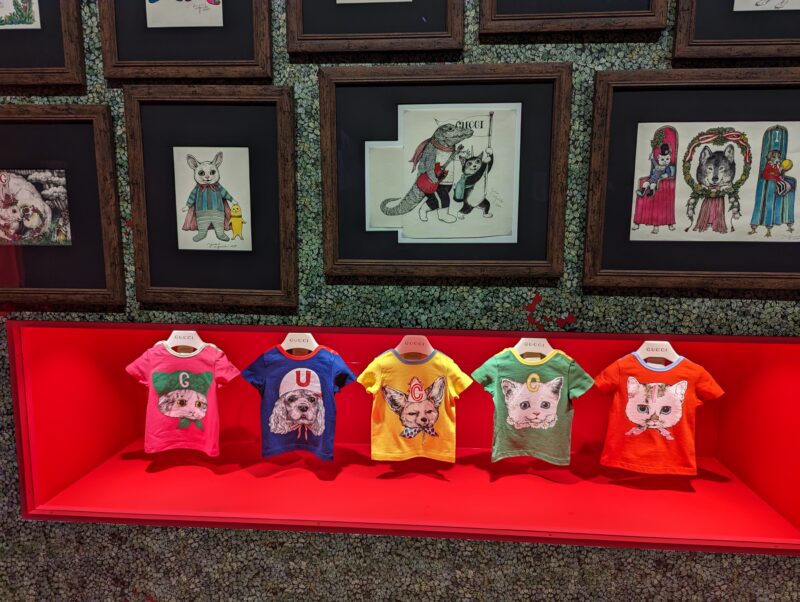 展示⑫（グッチこども服達）