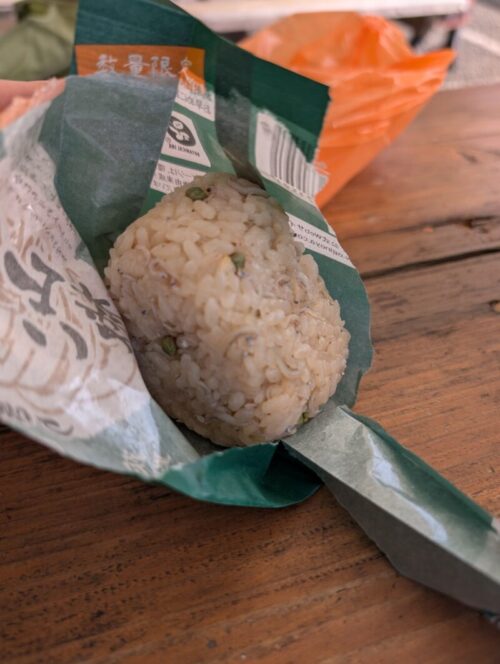 釜飯屋のおにぎり中