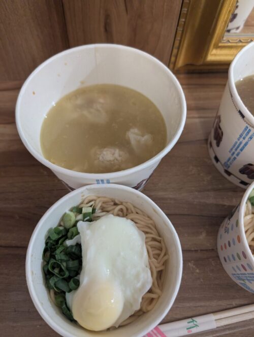 豚肉入りワンタン麺